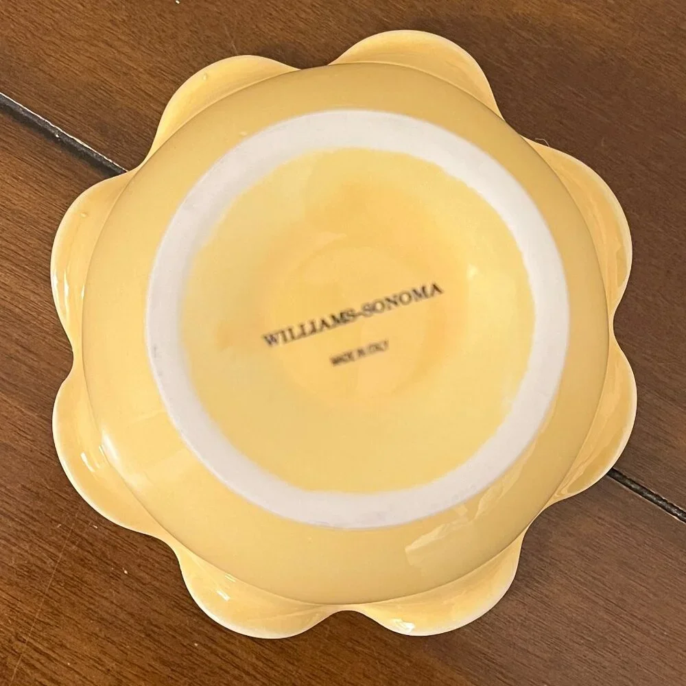 Williams Sonoma Set of 4 Scallop Edge Bowls On Pedestal NEW